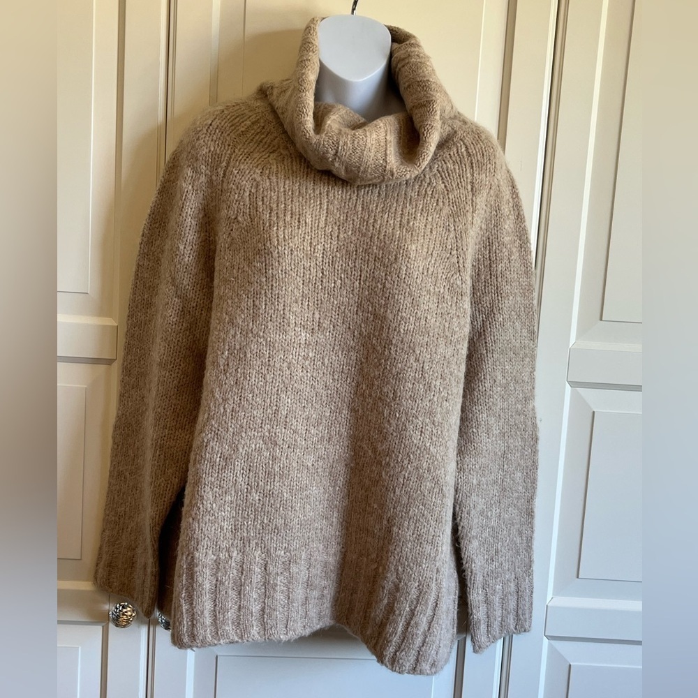 Aritzia Alpaca Blend Plutarch Turtleneck Sweater Size M Taupe Cozy Oversized - Picture 7 of 16